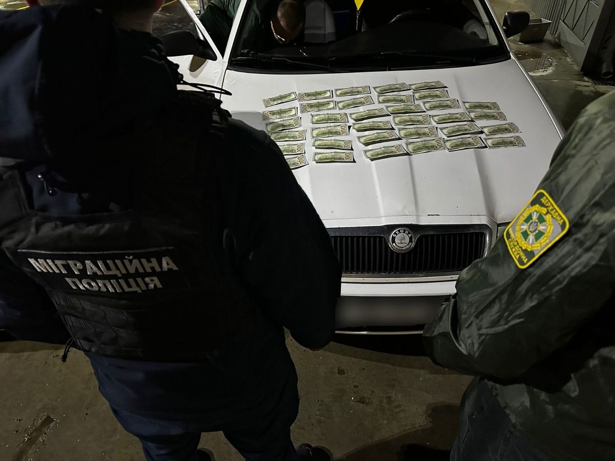 Перевізник запропонував прикордоннику $6 тис. за пропуск ухилянтів до Румунії 