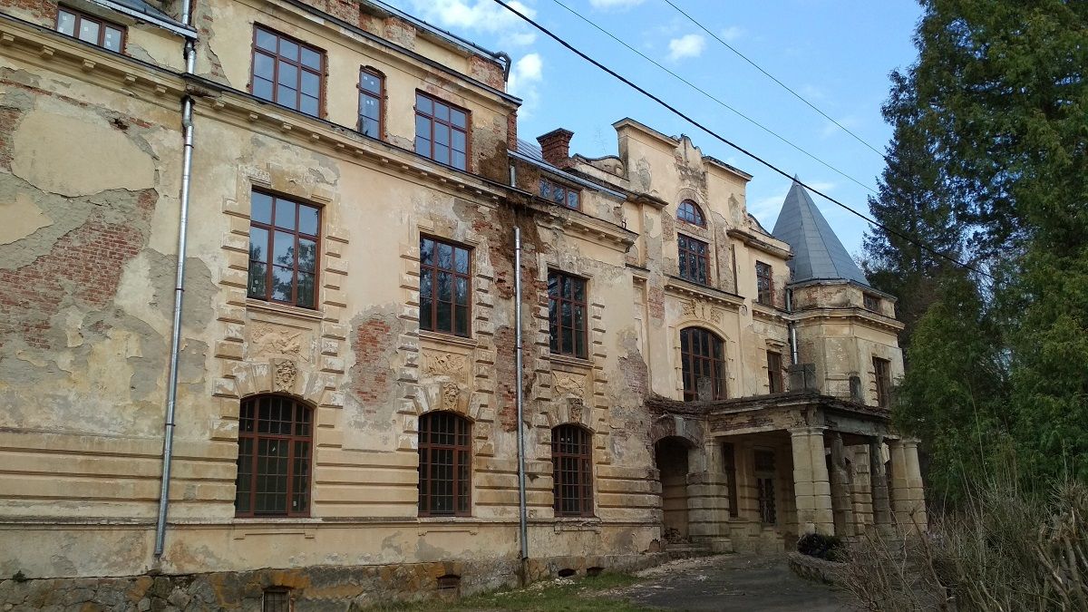 У Журавному на Львівщині відреставрують палац Скшинських-Чорторийських