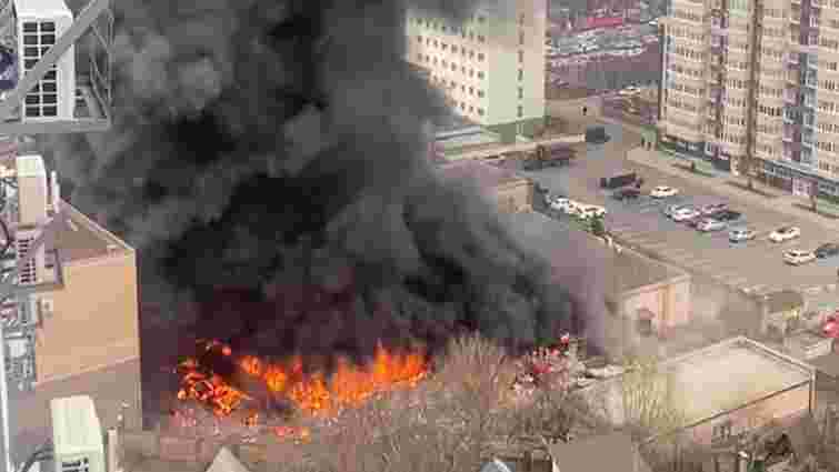 В Ростові-на-Дону спалахнула будівля прикордонного управління ФСБ
