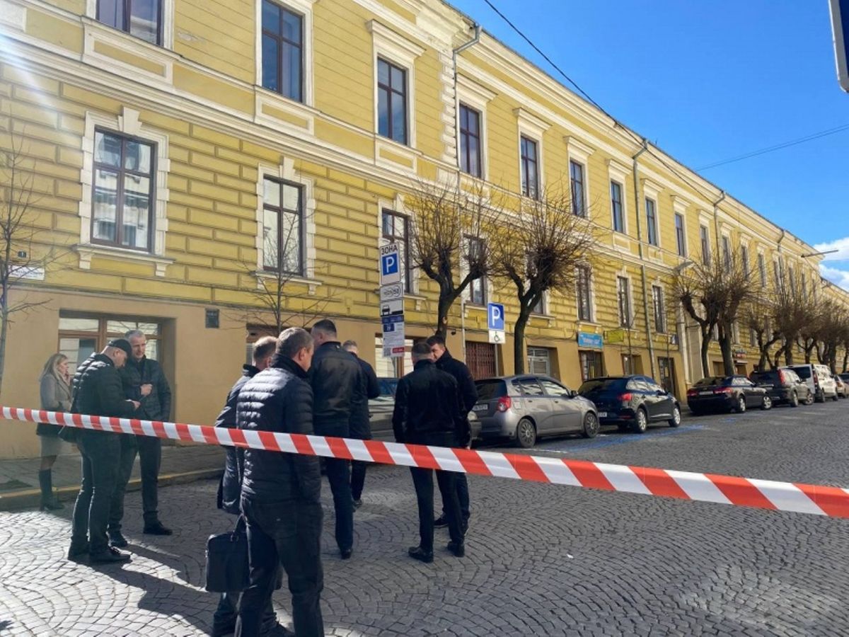 Чоловік погрожував підірвати гранату в апеляційному суді в Чернівцях