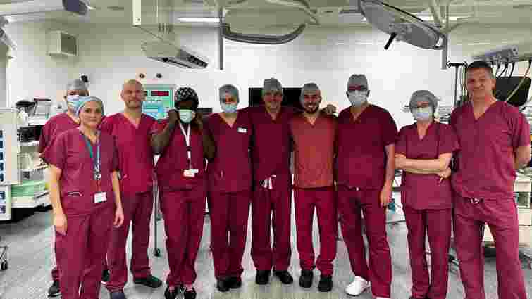 Львівські та британські хірурги спільно оперували українку у Великій Британії