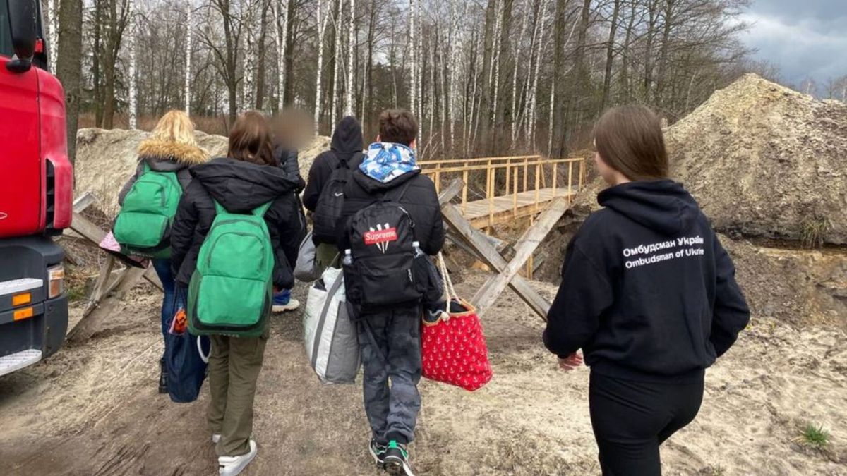 Україна повернула 15 українських дітей з Харківщини та Херсонщини