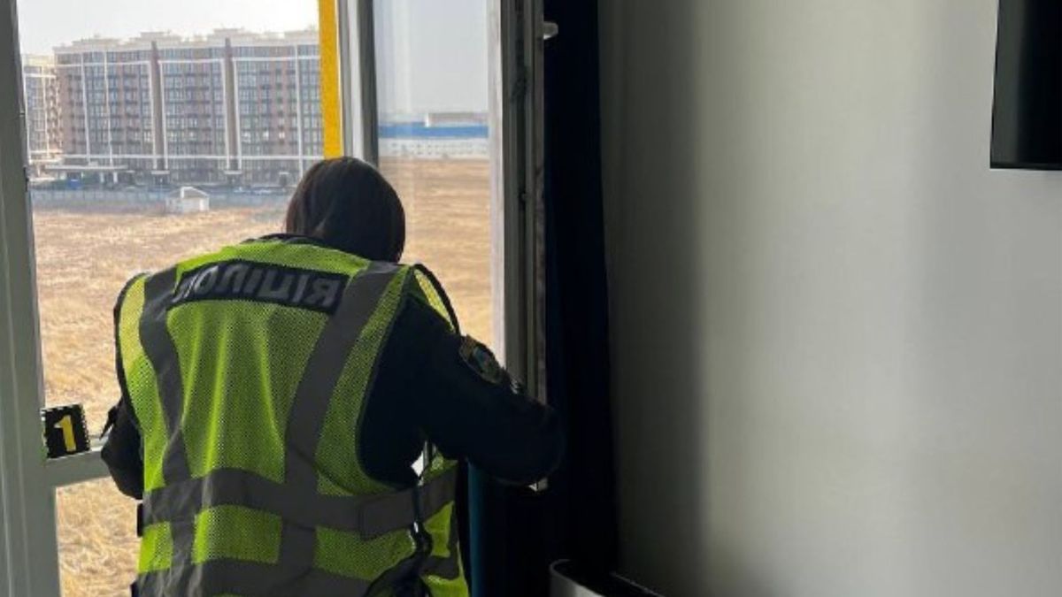 На Київщині мати викинула з п'ятого поверху двомісячне немовля