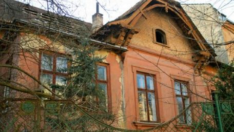 Суд скасував штраф міськради за руйнування історичної вілли у Львові
