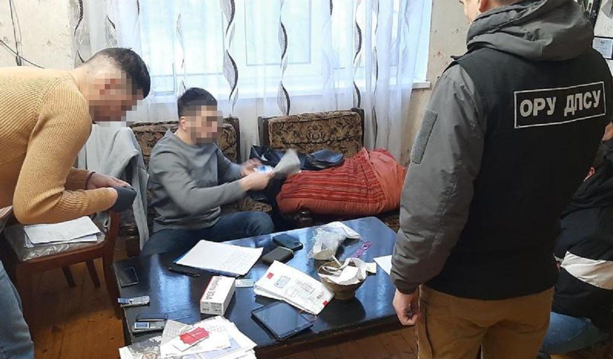 Львівська поліція затримала організовану групу, яка вивозила ухилянтів за кордон