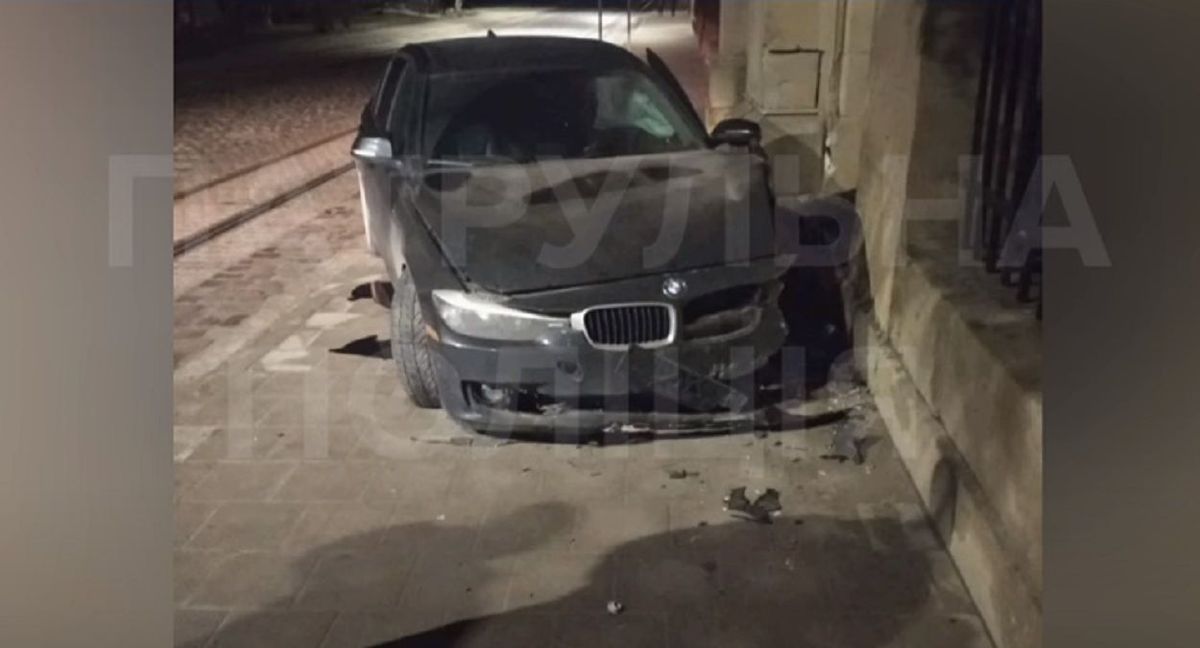 Винуватця ДТП з брамою Личаківського цвинтаря позбавили водійських прав