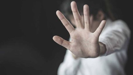 Троє підлітків уникнули покарання за зґвалтування 14-річної школярки на Закарпатті 