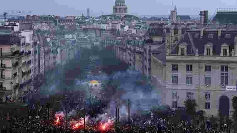 Сотні тисяч французів вийшли на протести проти пенсійної реформи Макрона