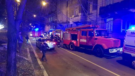 Суд виніс вирок нападникам, які підпалили салон краси у центрі Львова 