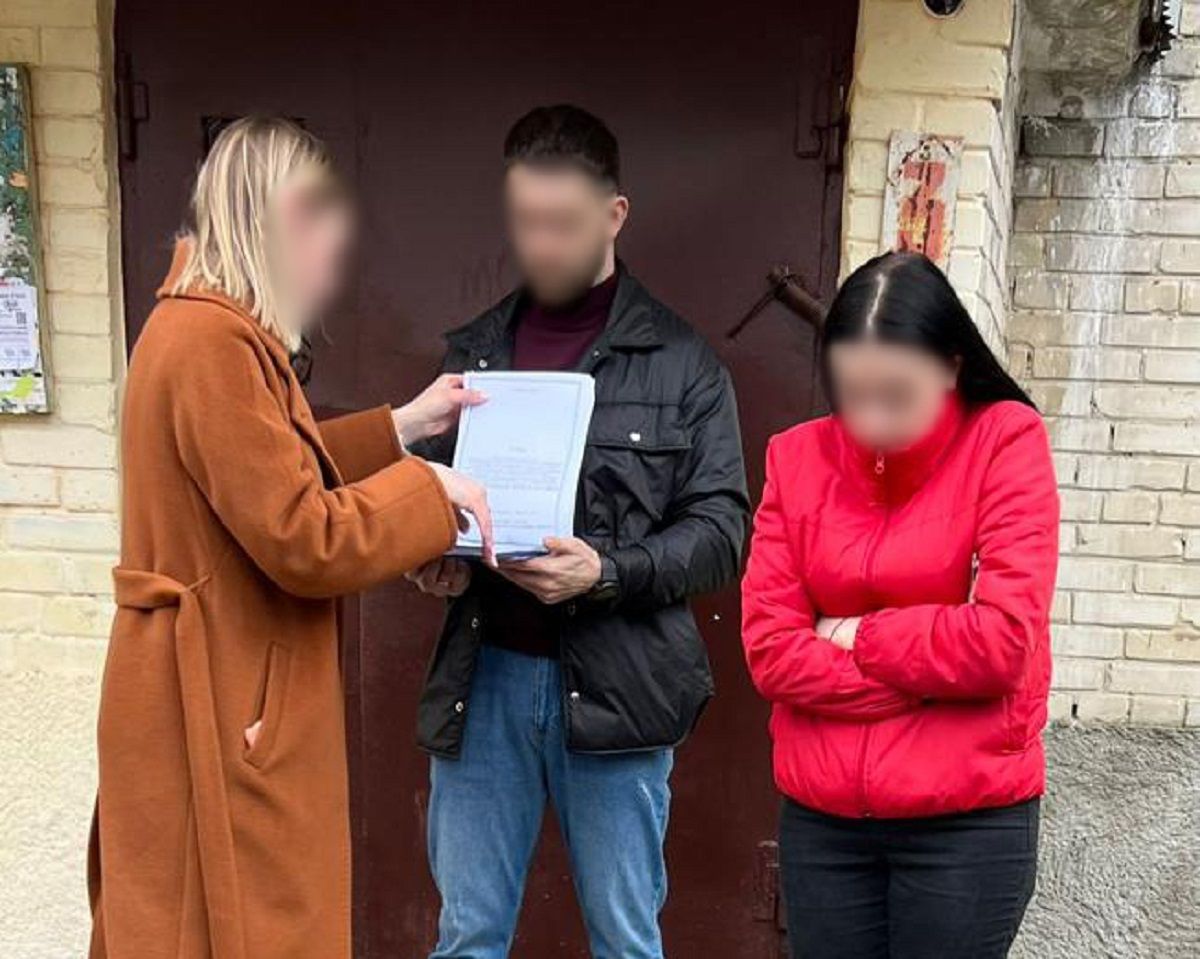 Мешканку Луцька затримали під час продажу чужої дитини за $30 тис.