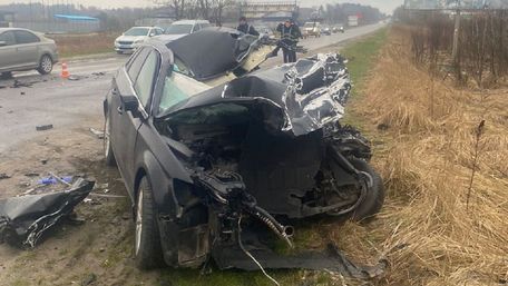 40-річний водій Audi врізався у вантажівку біля Львова і загинув