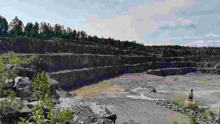 Підприємця з Рівненщини звинуватили у незаконному видобутку граніту на 114 млн грн