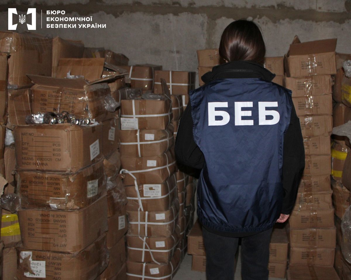 Суд арештував на Одещині майно виробництва підроблених парфумів на 115 млн грн