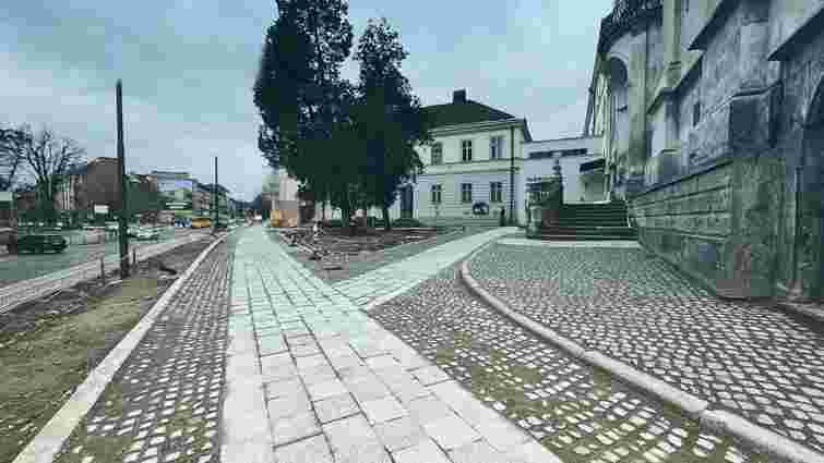 Біля Органного залу у Львові облаштували пішохідну зону