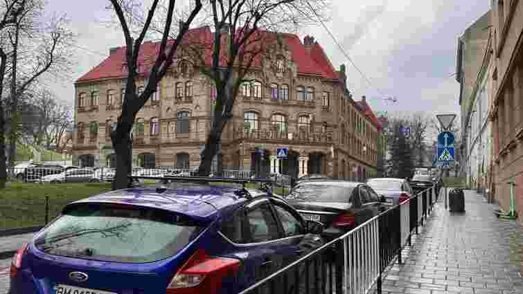 У Львові погодили місця для 34 нових парковок на майже 800 машин