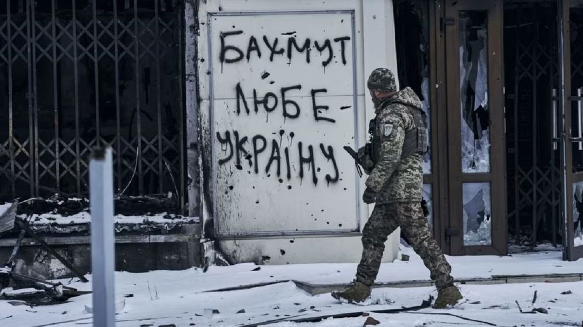 Володимир Зеленський пояснив, що загрожує Україні у випадку поразки в Бахмуті
