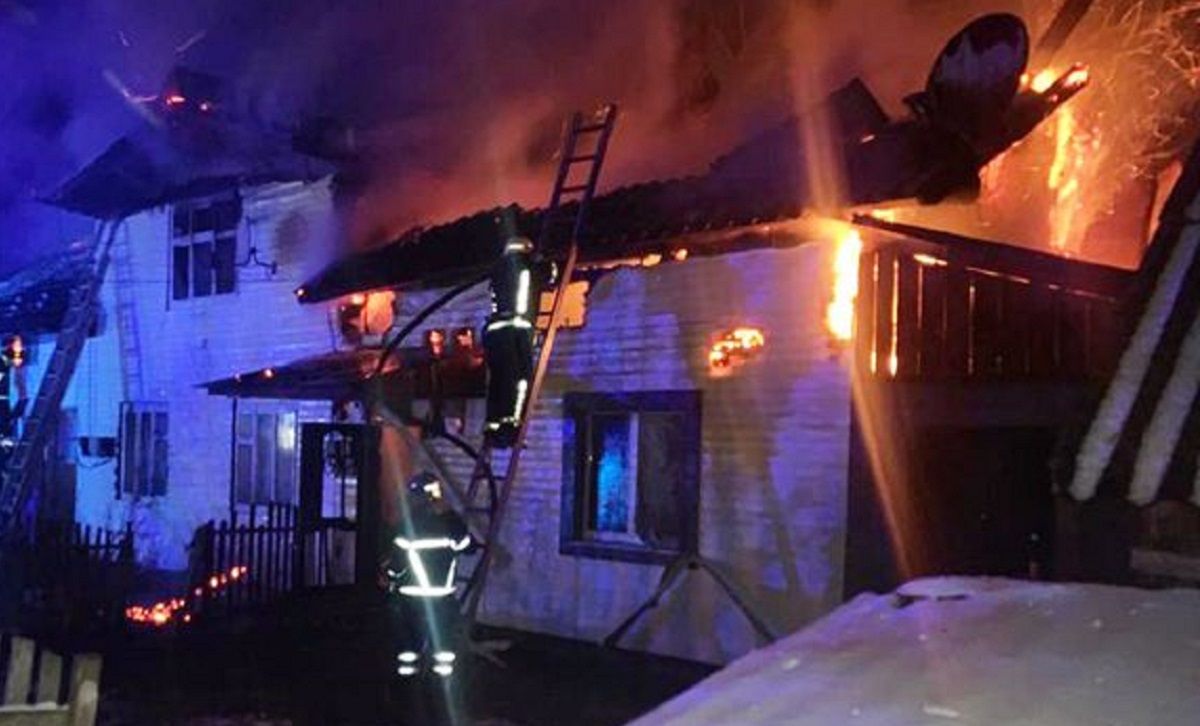 У пожежі будинку в карпатському селі на Львівщині загинув 56-річний чоловік
