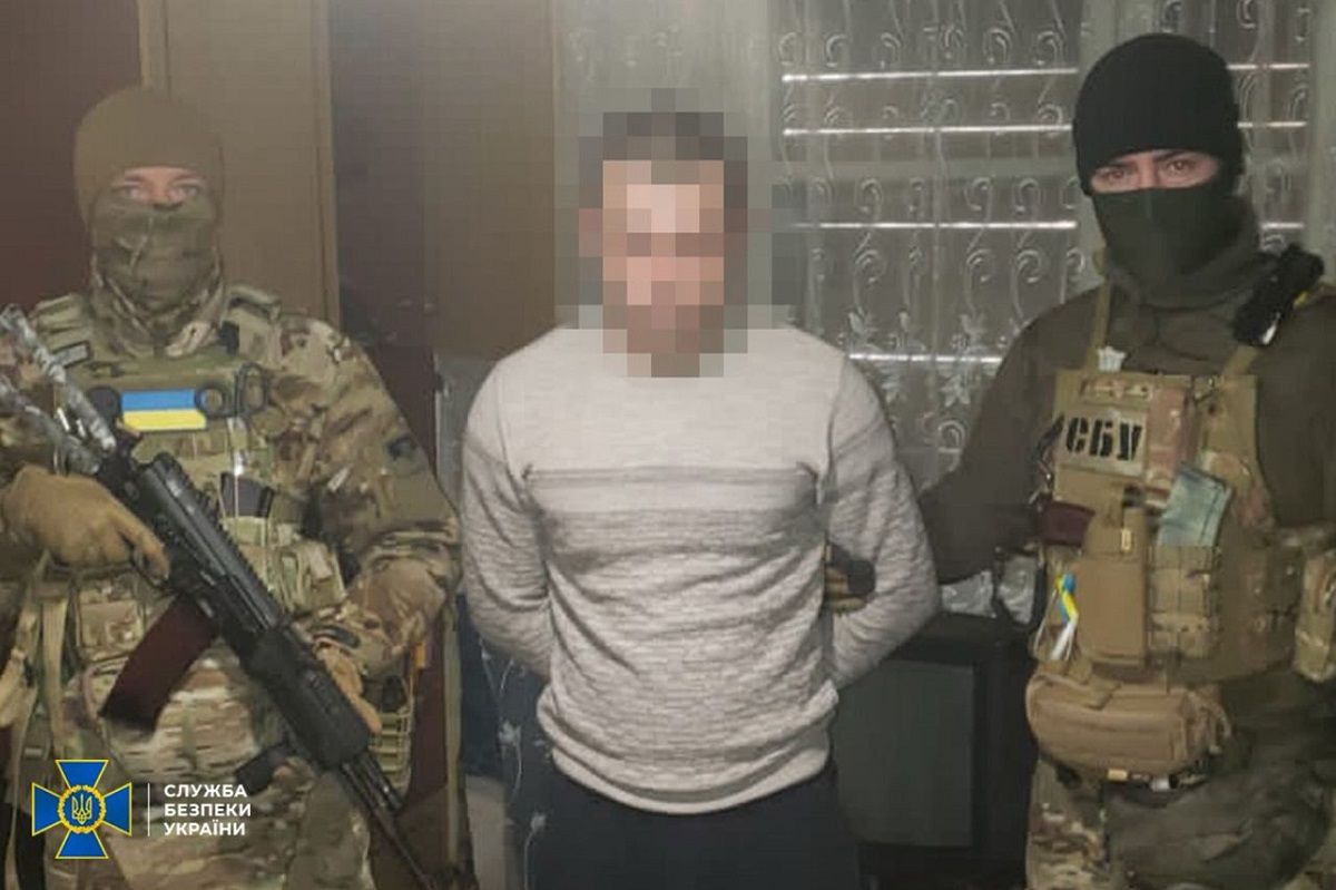 СБУ затримала агента, який «полював» на склади з боєприпасами ЗСУ під Авдіївкою