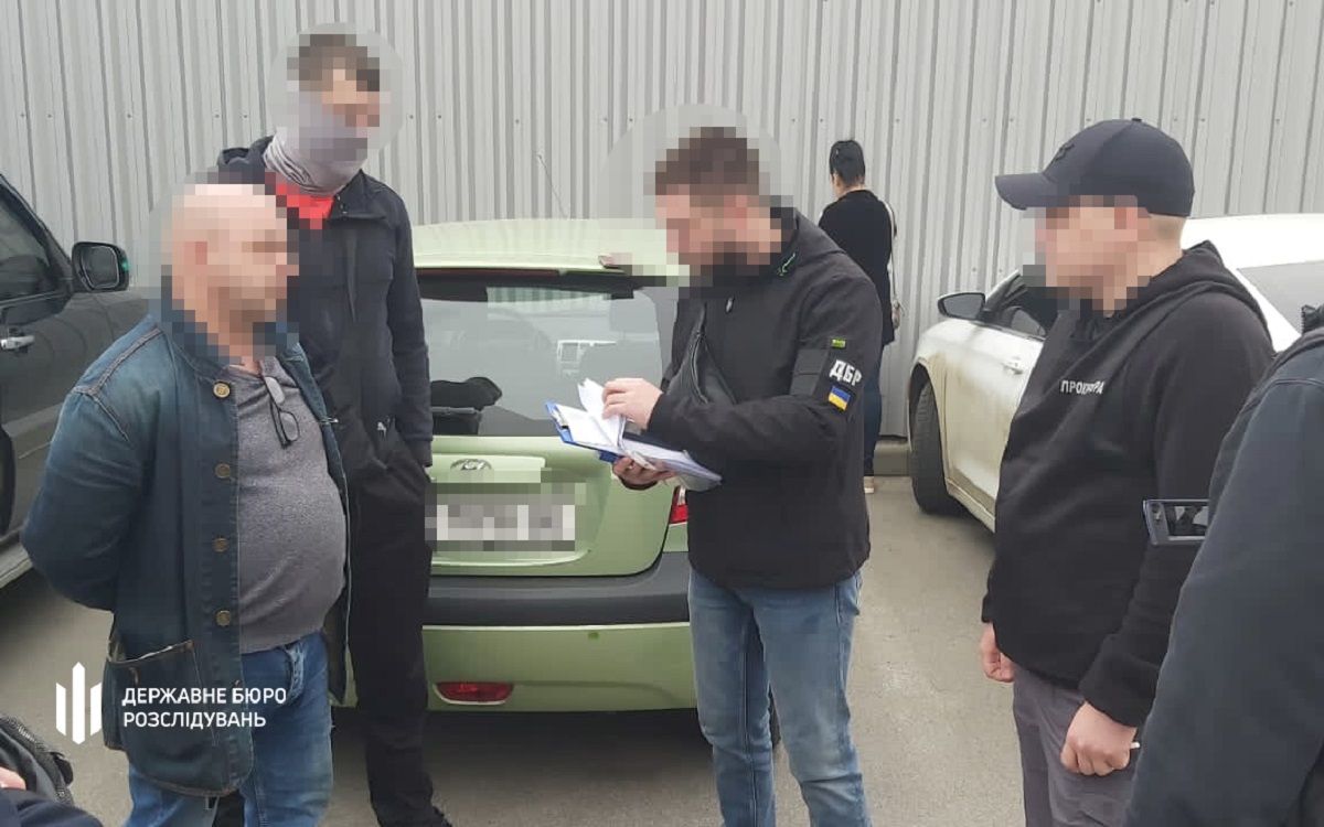 У Харкові двоє військових допомагали чоловікам ухилятися від мобілізації