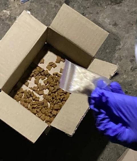 Затриманий розповсюджував особливо небезпечні психотропні речовини 4-ММС та PVP (фото поліції)