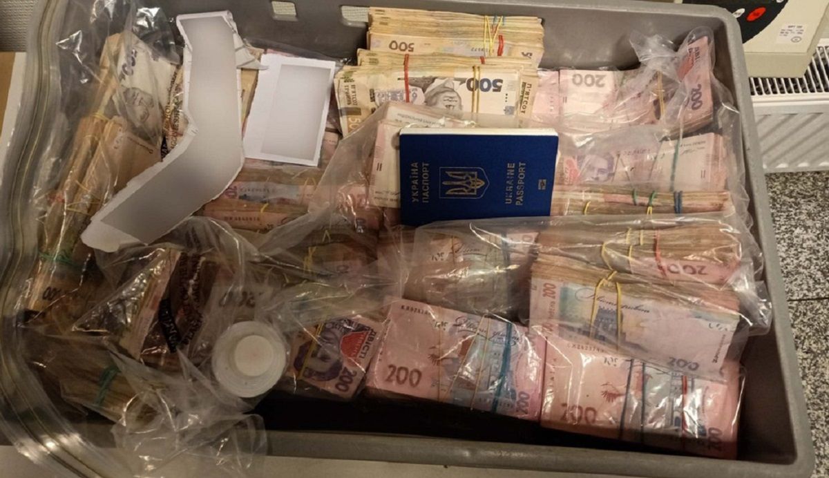У польському аеропорту в українців виявили незадекларованих 7 млн грн