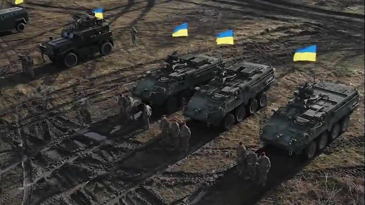Резніков провів тест-драйв американських броньованих машин Stryker та Cougar