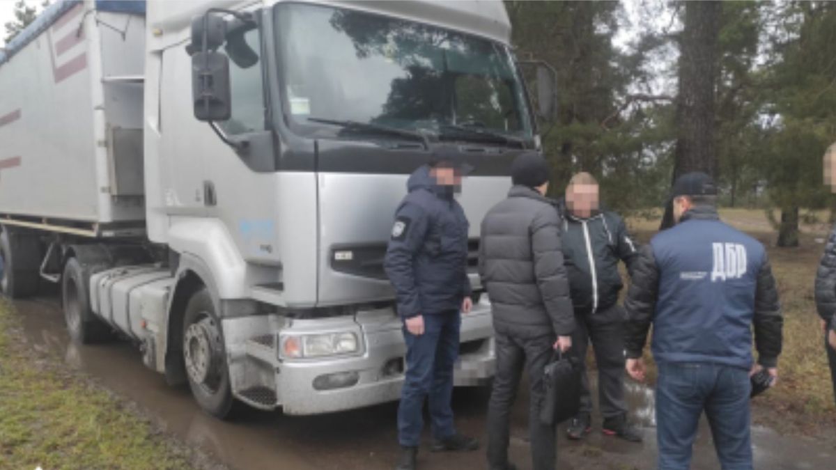 Керівника Яворівського лісництва затримали на хабарі у 60 тис. грн