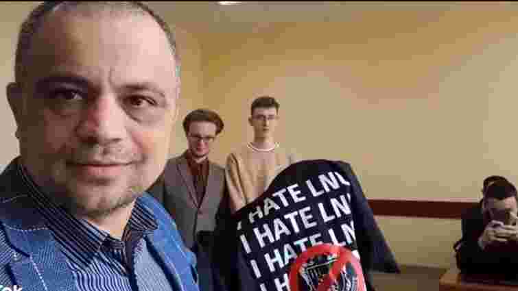 Викладач Львівської політехніки зняв відео із футболкою «Я ненавиджу ЛНУ»