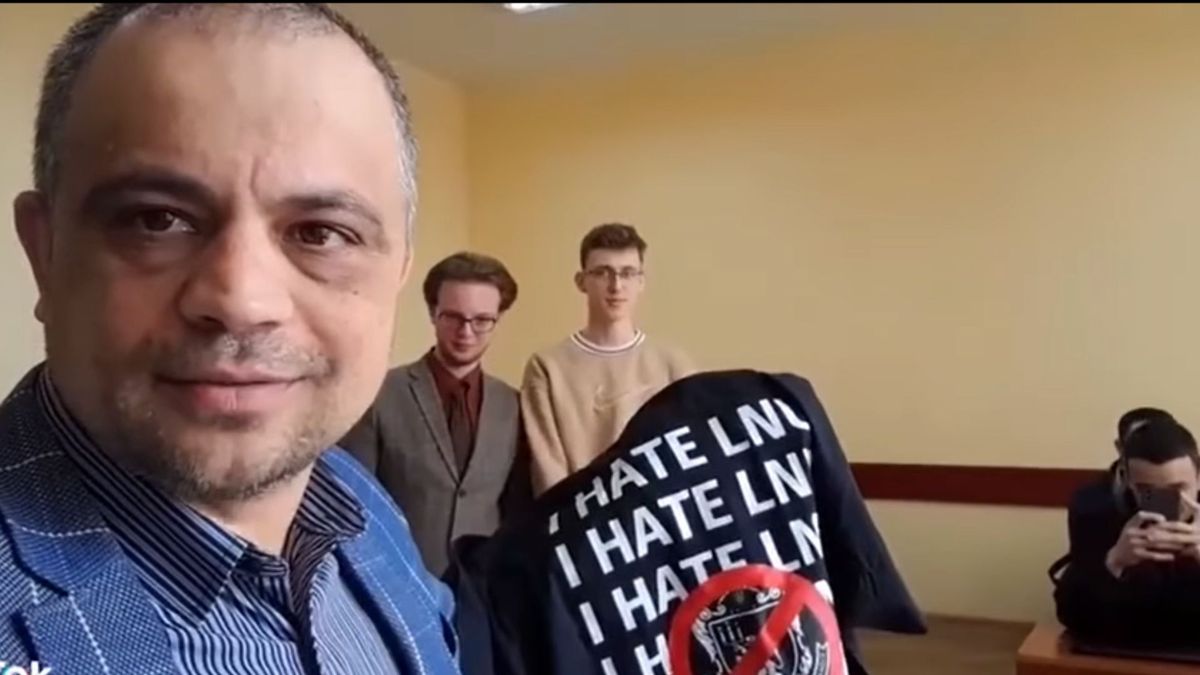Викладач Львівської політехніки зняв відео із футболкою «Я ненавиджу ЛНУ»