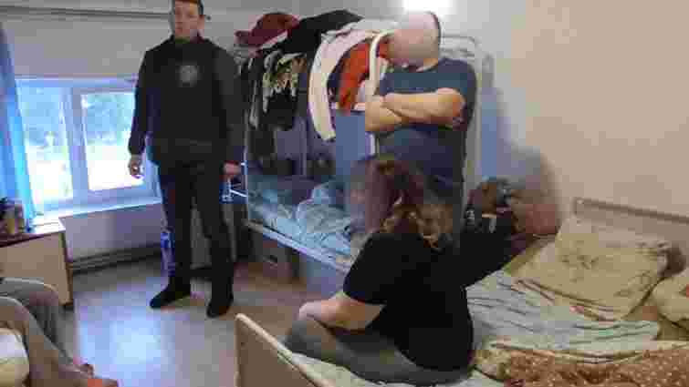 Кіберполіція викрила на шахрайстві 18-річну продавчиню одягу з Франківська 