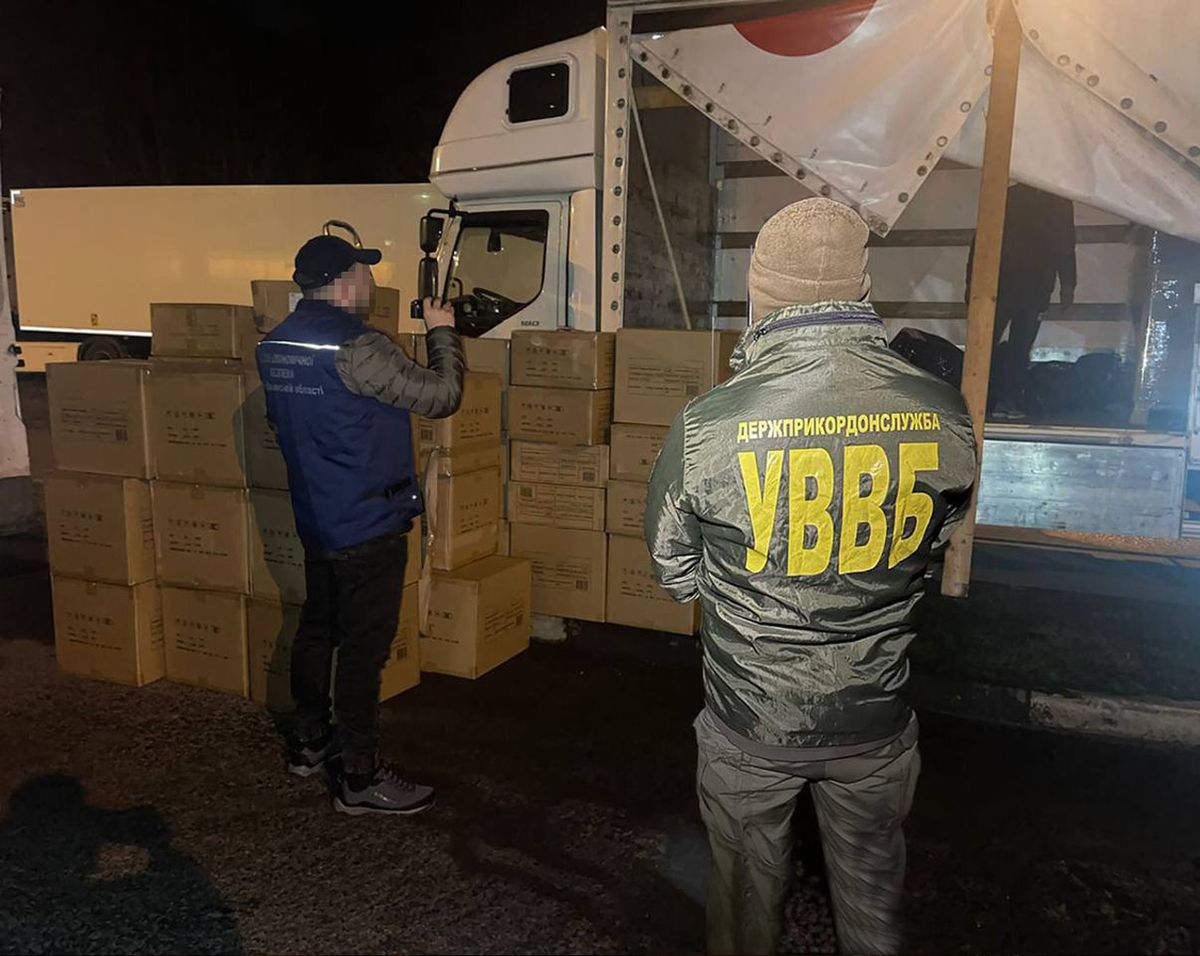 Благодійний фонд на Волині завіз вінілові програвачі замість допомоги ЗСУ