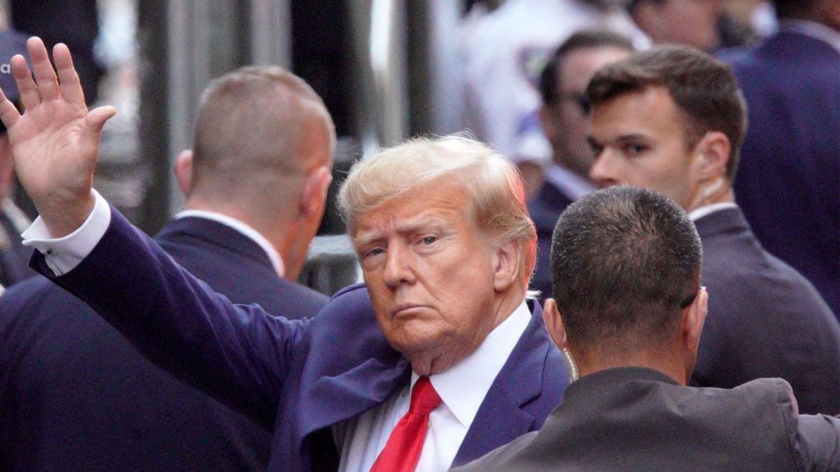 Трампа заарештували перед засіданням суду: що відомо
