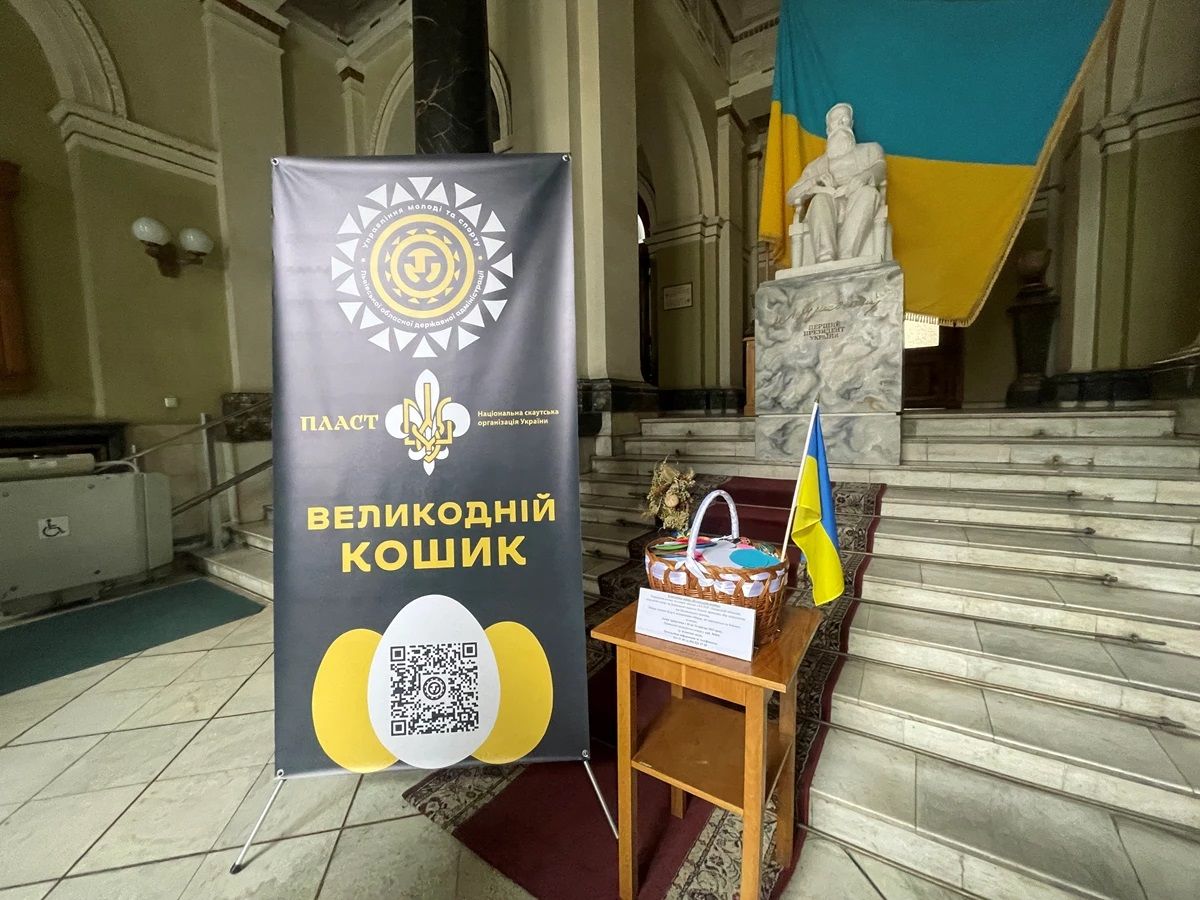 У Львові збирають великодні кошики для захисників на передовій