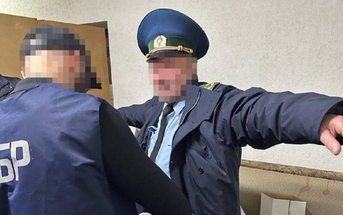 У «Краківці»  затримали трьох митників за організацію схеми поборів