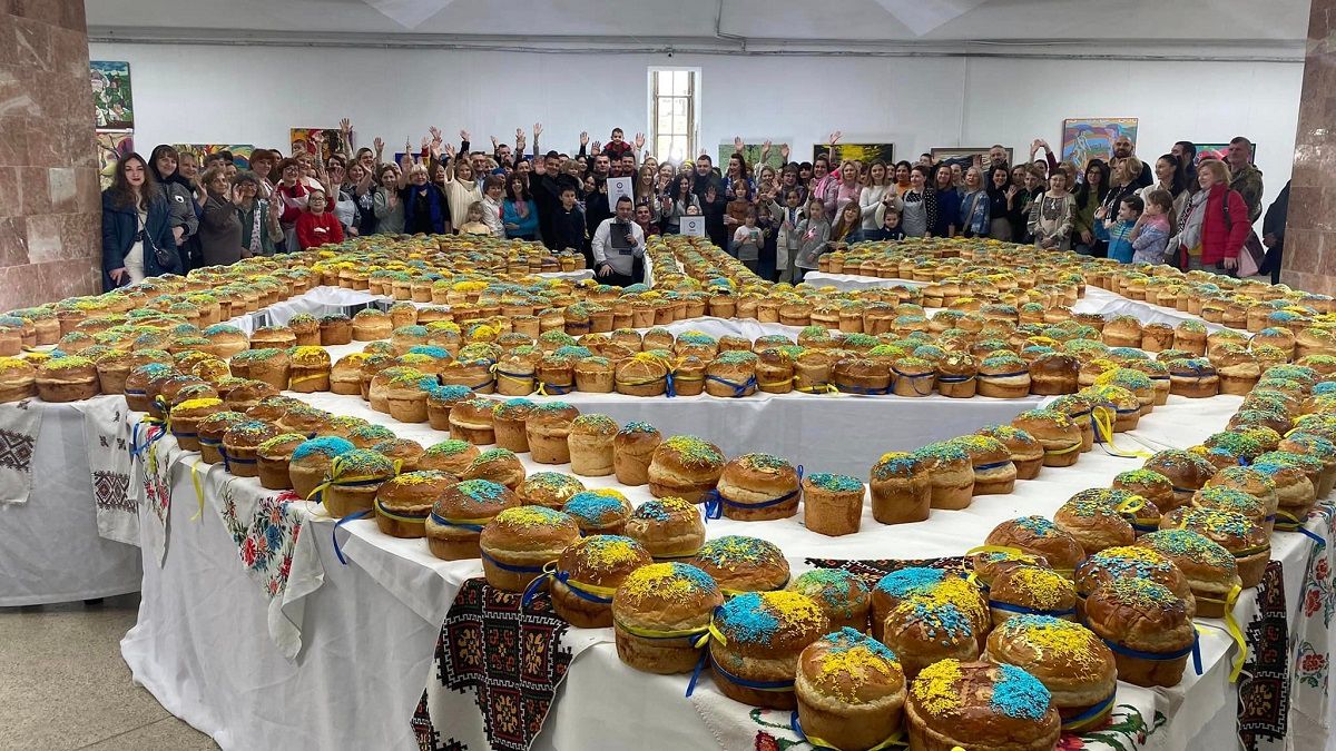 З 1000 пасок у Львові створили найбільший в Україні тризуб