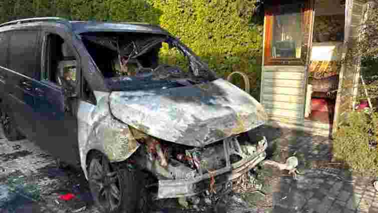 В Ужгороді спалили авто секретаря міської ради