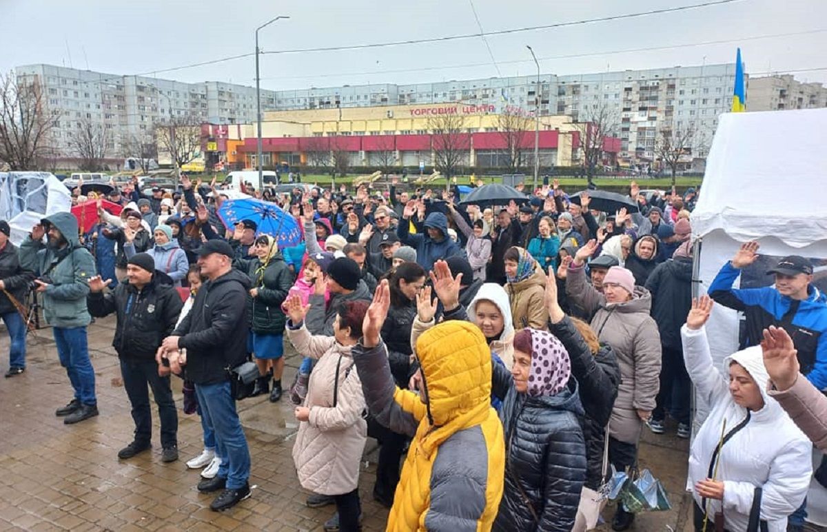 Мешканці Нетішина проголосували за перехід двох храмів до ПЦУ