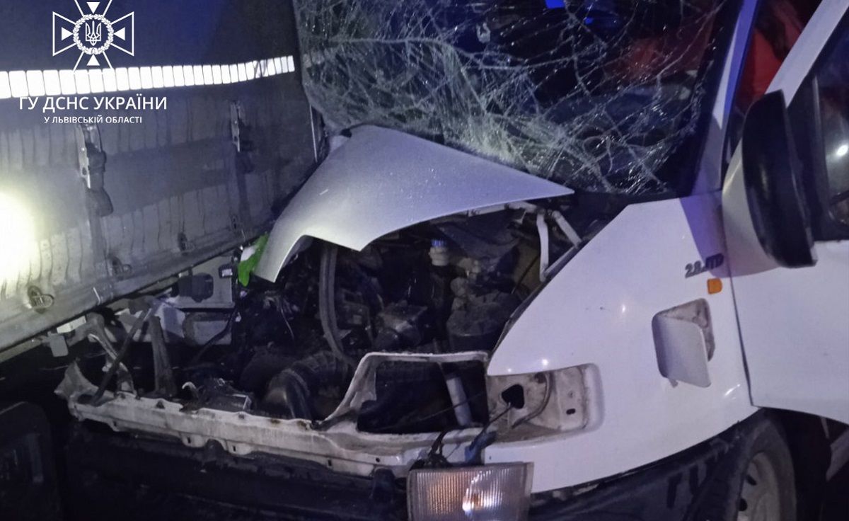 У потрійній ДТП біля кордону на Львівщині постраждали троє людей