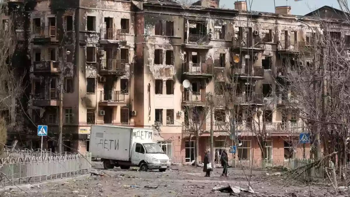 На будівельні роботи в Маріуполі окупанти хочуть привезти білоруських в'язнів