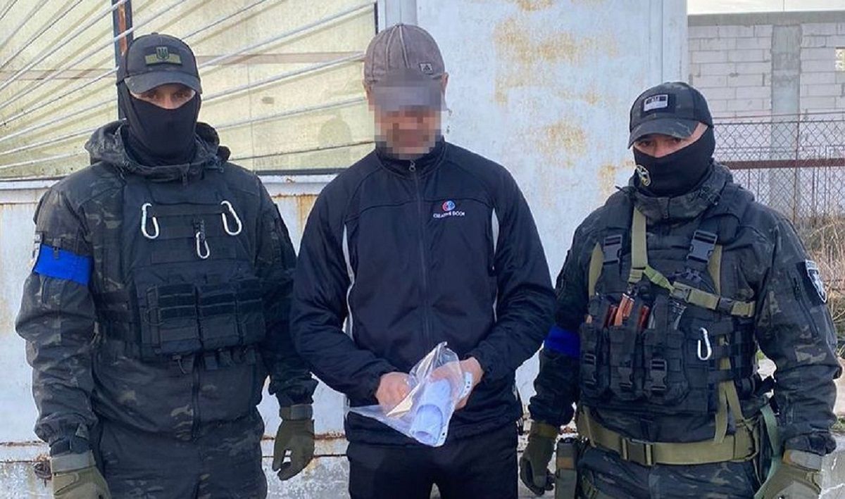 Поліція затримала виконавців підпалу Range Rover на подвір’ї біля Львова