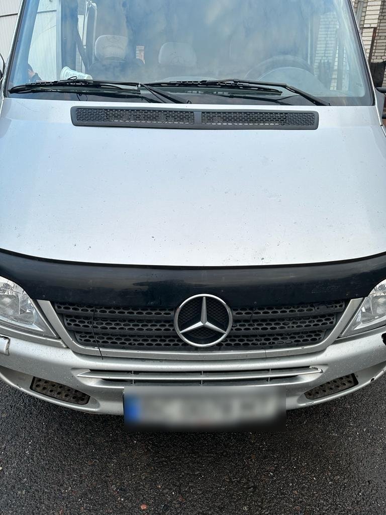 38-річний мешканець Львівщини спробував незаконно ввезти партію молочних продуктів (фото Держприкордонслужби)