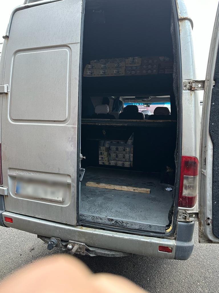 38-річний мешканець Львівщини спробував незаконно ввезти партію молочних продуктів (фото Держприкордонслужби)