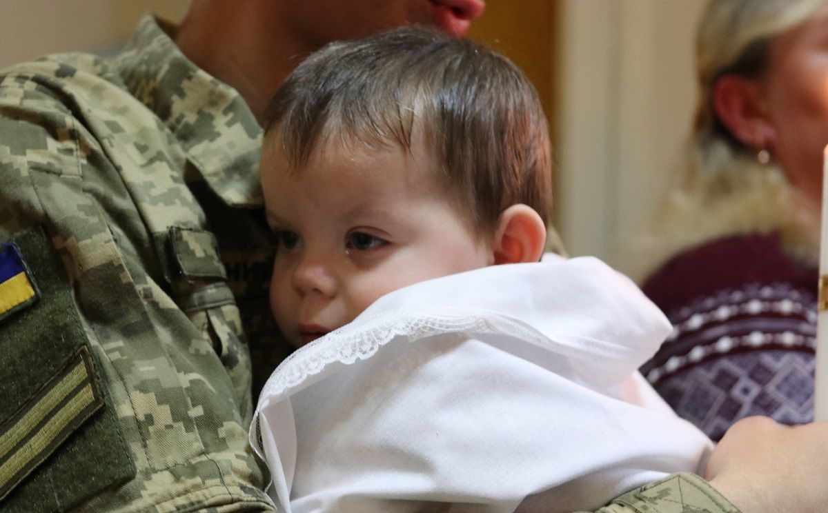 У Львові військові стали хрещеними батьками для 16 сиріт з Луганщини