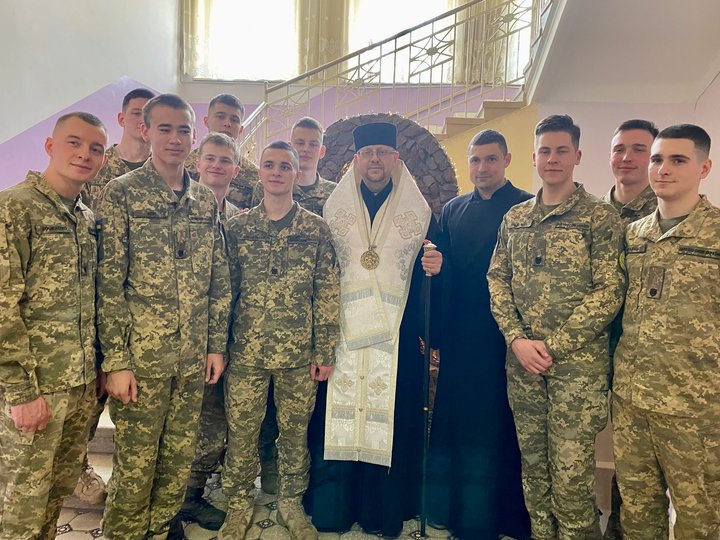 Відтепер сироти з Луганщини мають хрещених батьків (фото Львівської Архієпархії УГКЦ)