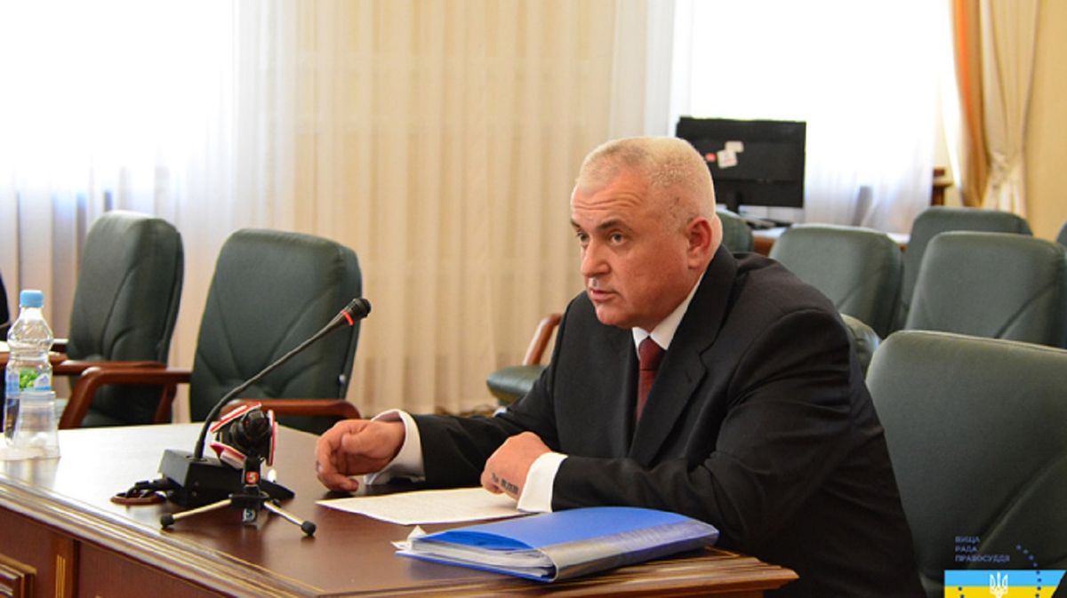 Засудженому за хабар екс-судді з Луцька припинили довічні виплати