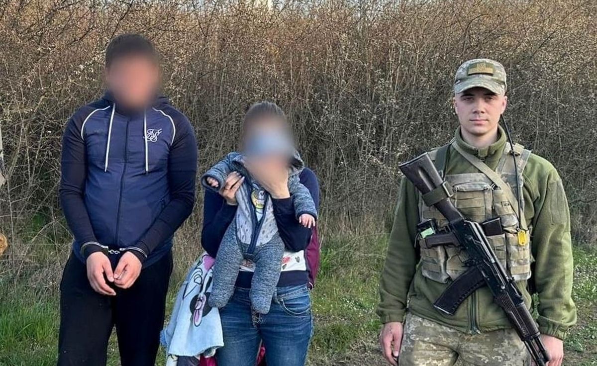 Подружжя з немовлям намагалося перелізти через паркан у Словаччину