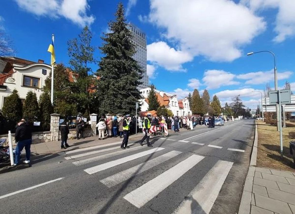 Українець підпалив себе під будівлею консульства України у Кракові