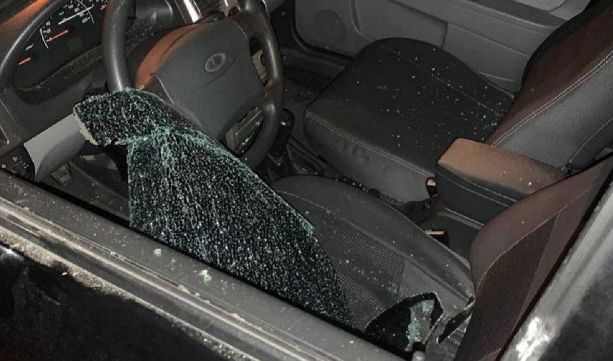 32-річний чоловік вночі розтрощив вікна чотирьох автомобілів у Львові