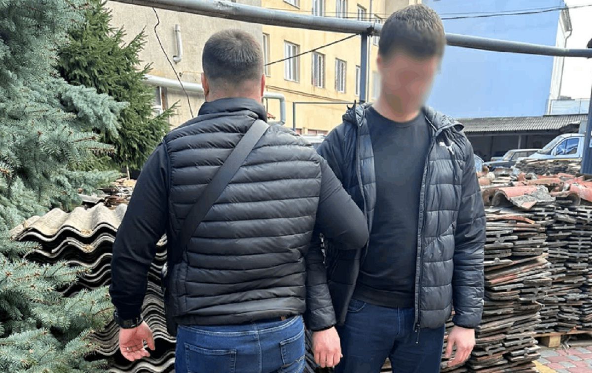 Поліція затримала чоловіка, який підпалив авто депутата в Мукачеві
