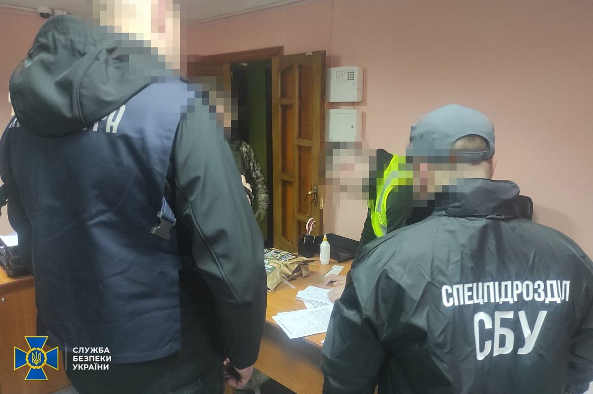 СБУ затримала шахраїв, які виманювали гроші з бійців ЗСУ та їхніх сімей